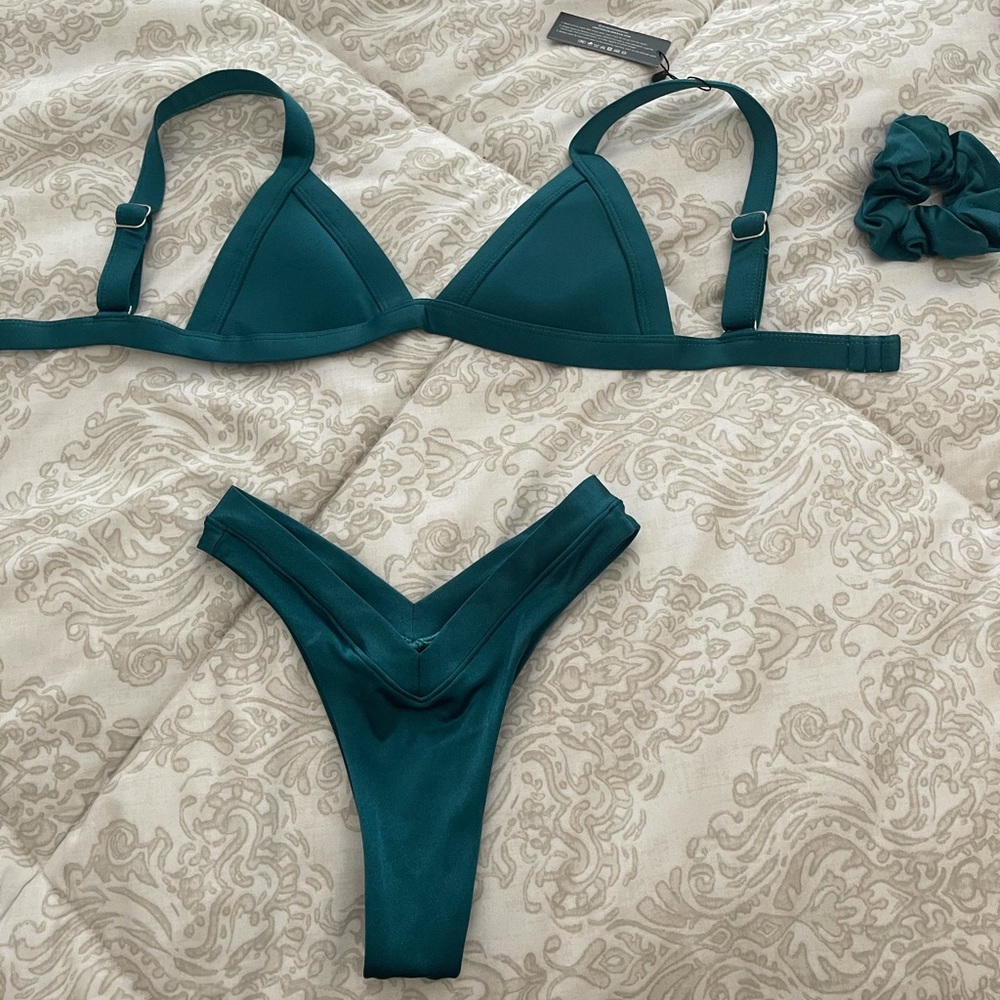 Oneoneswimwear Jesse and Kameron emerald bikini